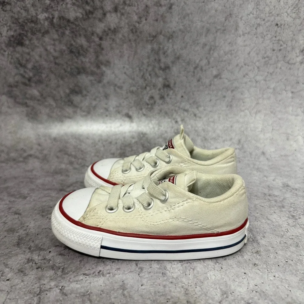 Converse Chuck Taylor All Star Infant Size 6 White Low Top Sneakers A01039F